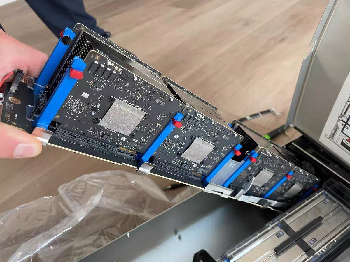 Apple AI server internals: M5 chips, 2U chassis, and Mac Studio software control