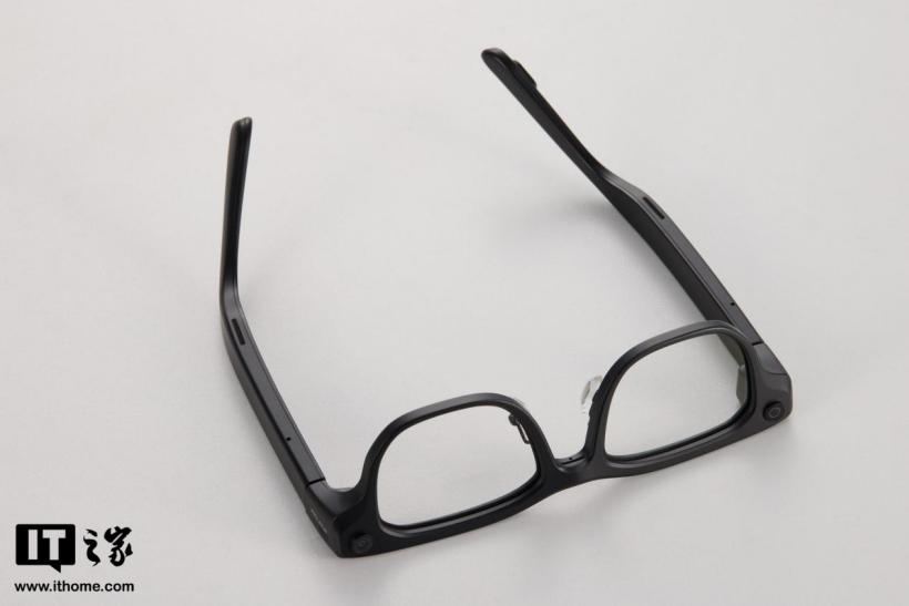 iFLYTEK AI Glasses Hands-On: Lightweight and Comfortable with a Refined Business Style