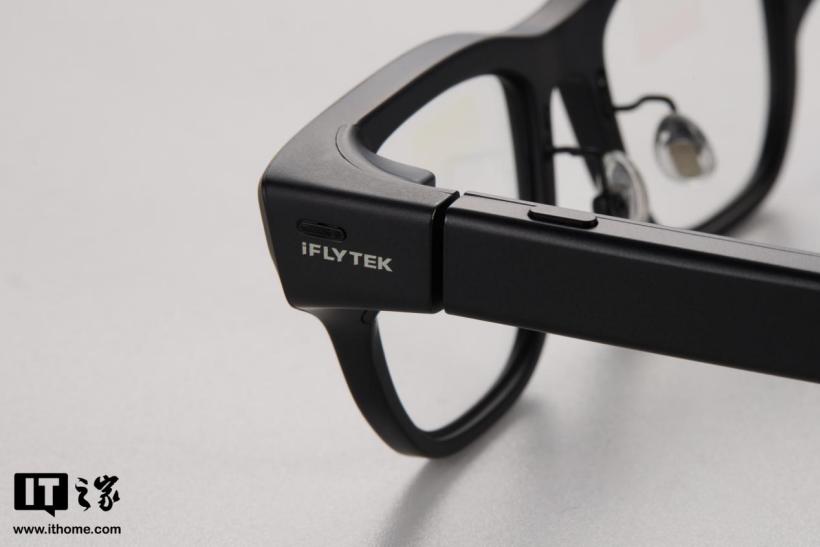 iFLYTEK AI Glasses Hands-On: Lightweight and Comfortable with a Refined Business Style
