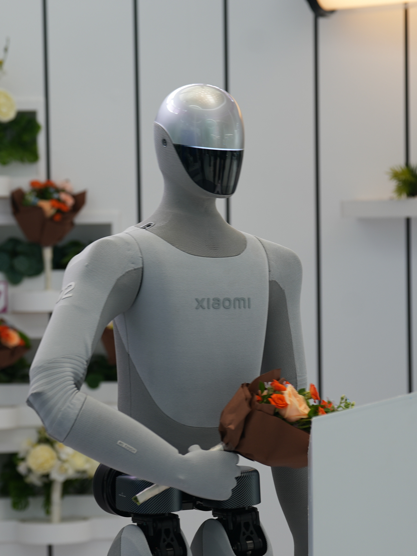 Xiaomi's new-generation humanoid robot interacts with visitors in real time