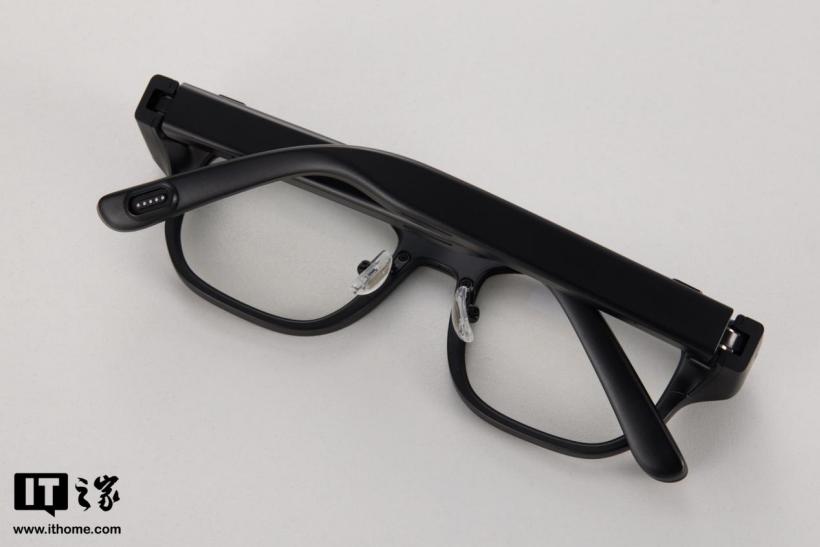 iFLYTEK AI Glasses Hands-On: Lightweight and Comfortable with a Refined Business Style
