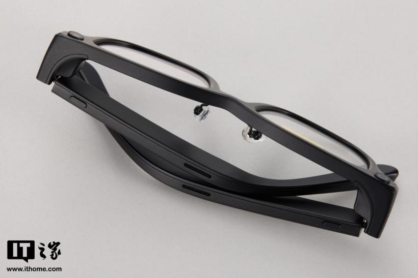iFLYTEK AI Glasses Hands-On: Lightweight and Comfortable with a Refined Business Style