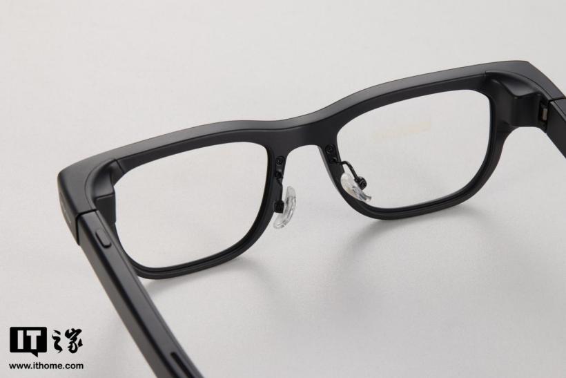 iFLYTEK AI Glasses Hands-On: Lightweight and Comfortable with a Refined Business Style